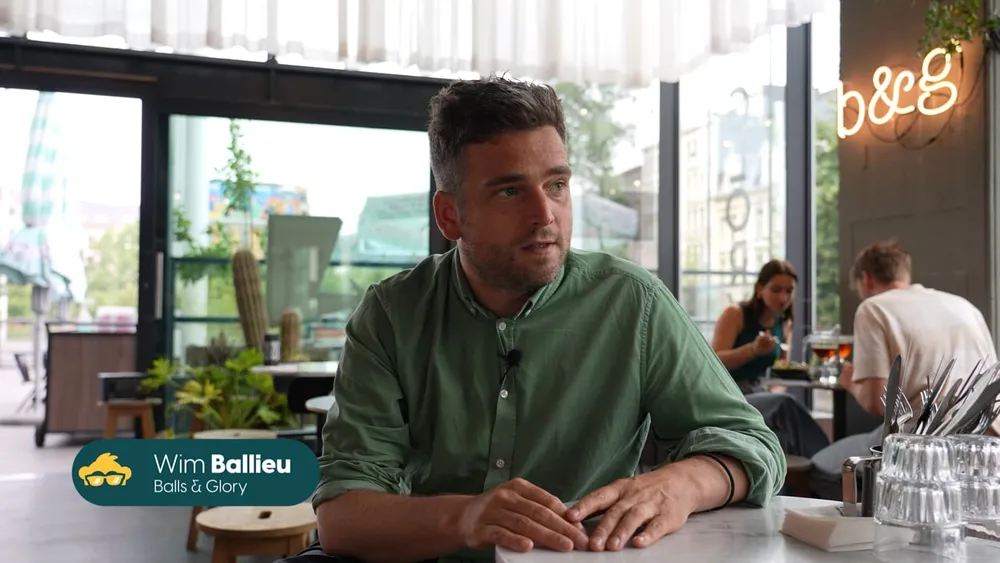 Beeld uit de video van Balls & Glory