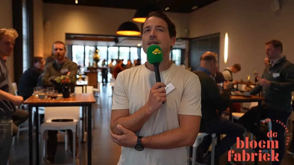 Beeld uit de video van Bloemfabriek