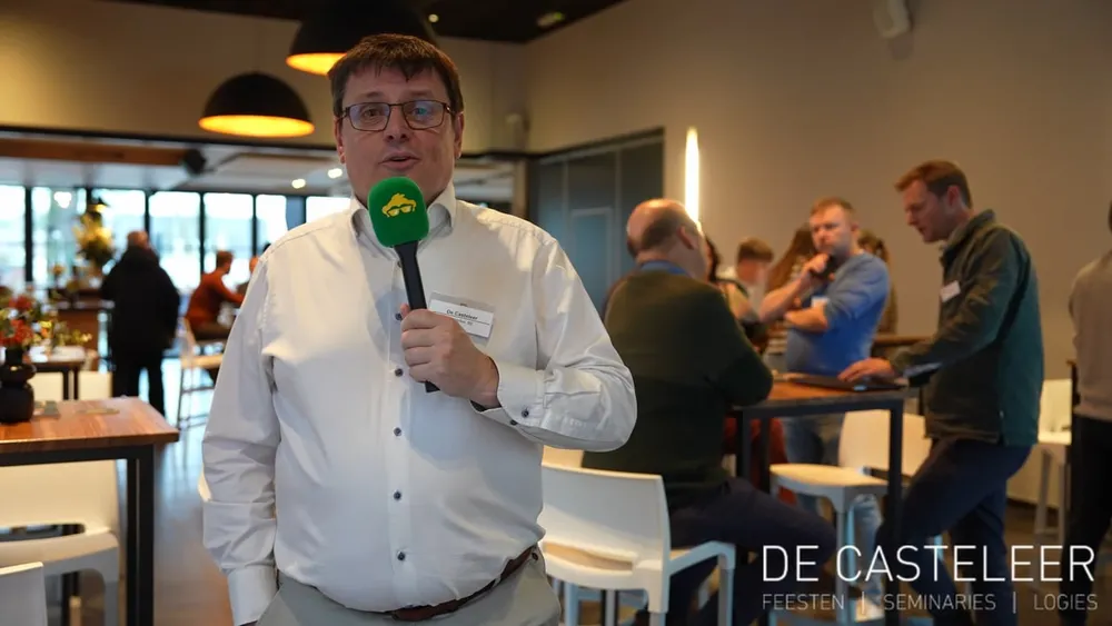 Beeld uit de video van Casteleer