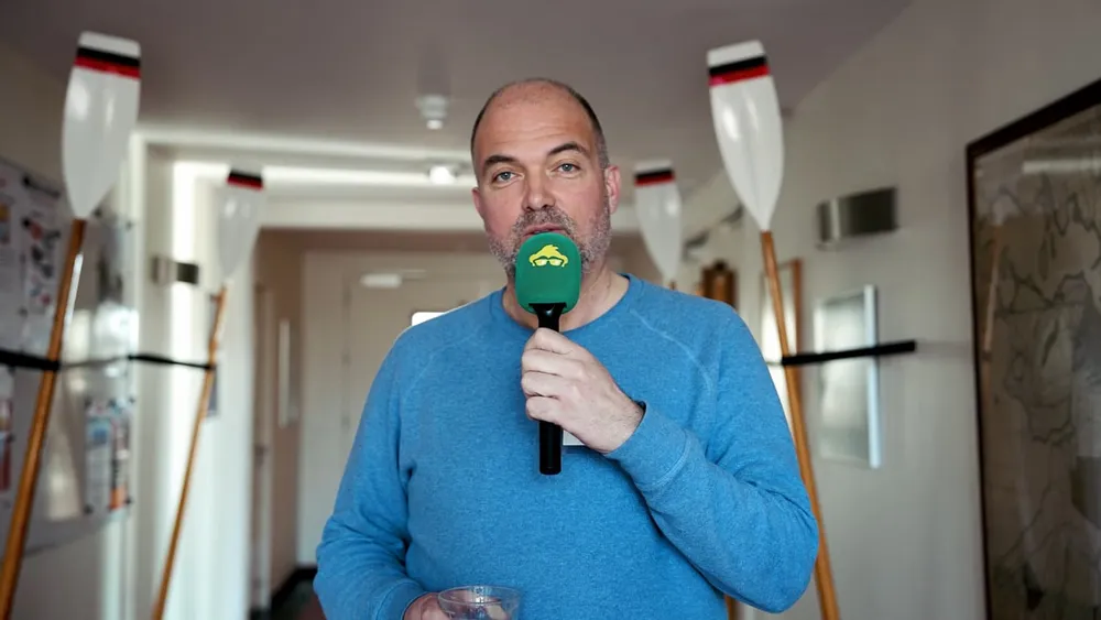 Beeld uit de video van Hall