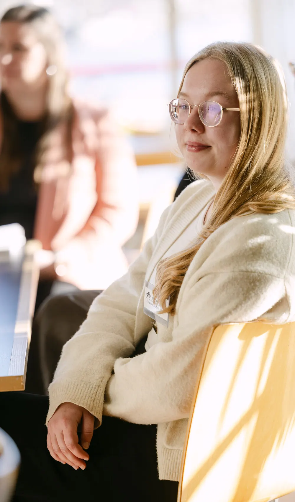 Een collega van customer success bij Catermonkey, aan tafel tijdens een klantendag
