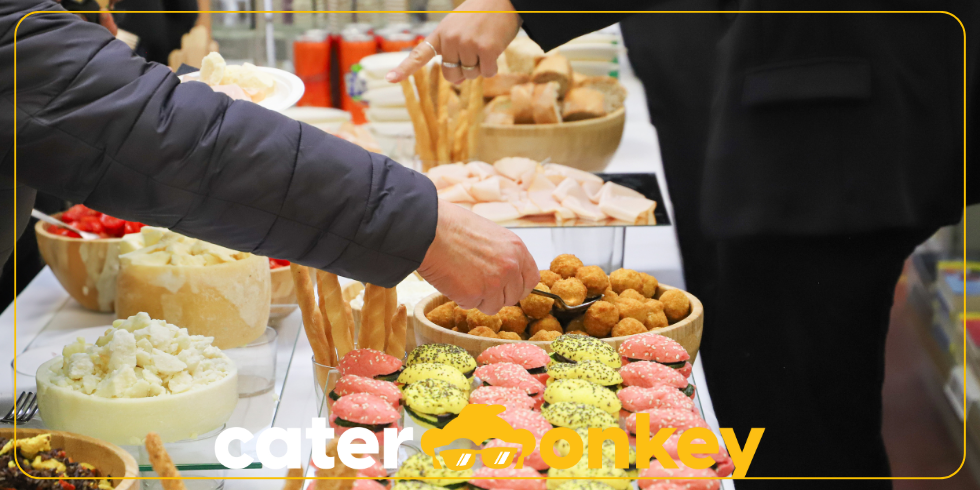 Wat is de beste manier om cateringaanbiedingen te personaliseren voor grote evenementen?