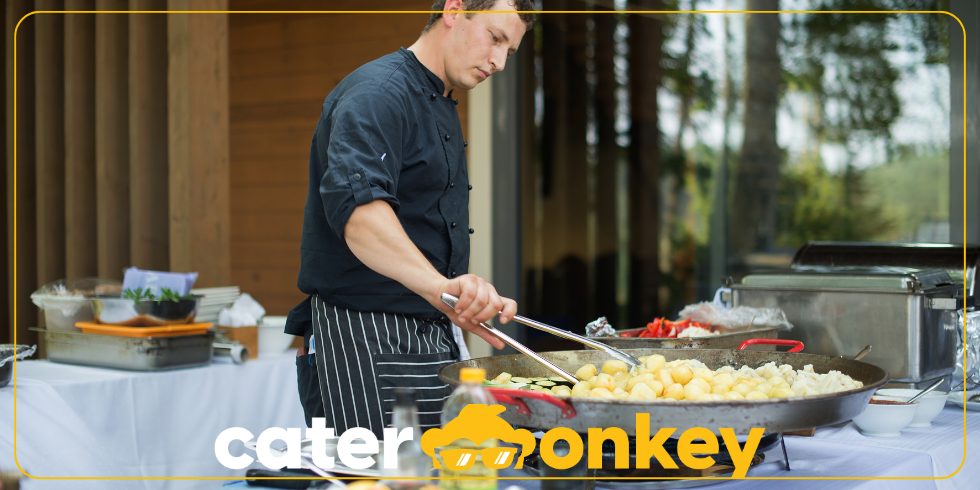Hoe kan ik snel een rapport genereren van de omzet van afgelopen maand voor mijn cateringbedrijf?